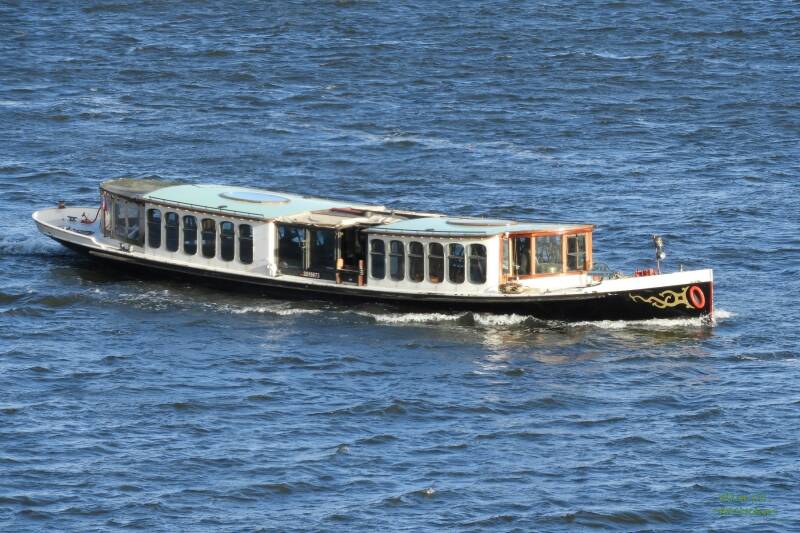 (14.01)  passengerboat 'Wolk'