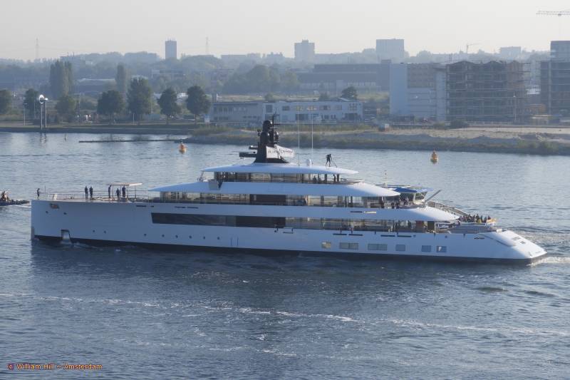 yacht SYZYGY 818  (77X11m)