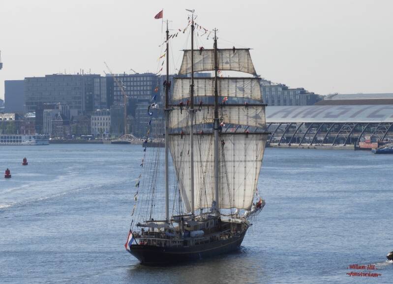 (24) - sailship DE GULDEN LEEUW