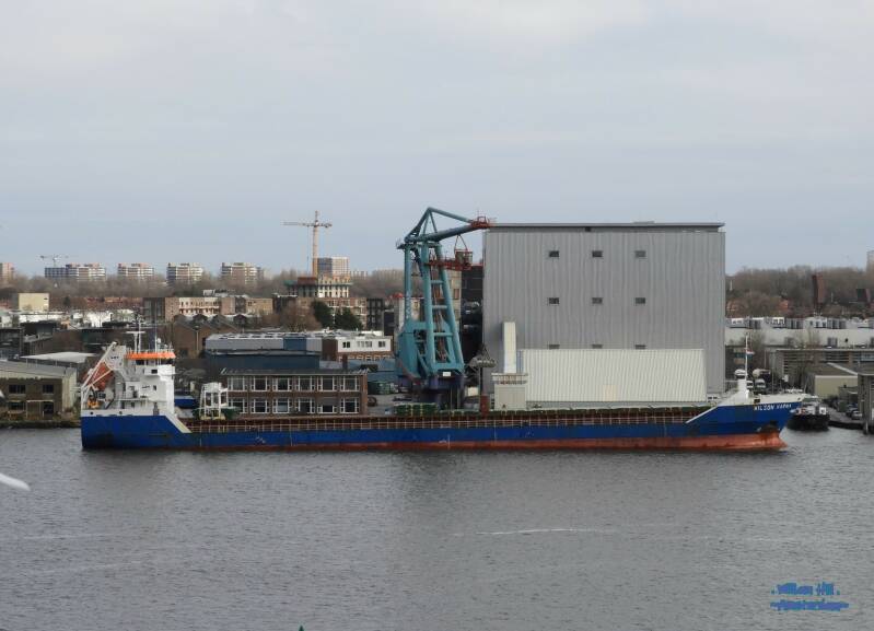 (17.01)   at 12:30 the sky is less grey, a little blu-ish