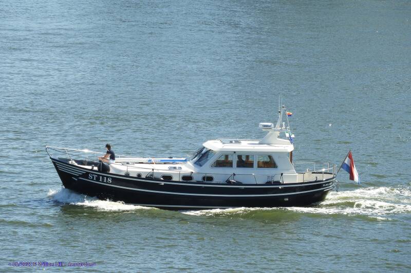01) pleasureboat ST 118