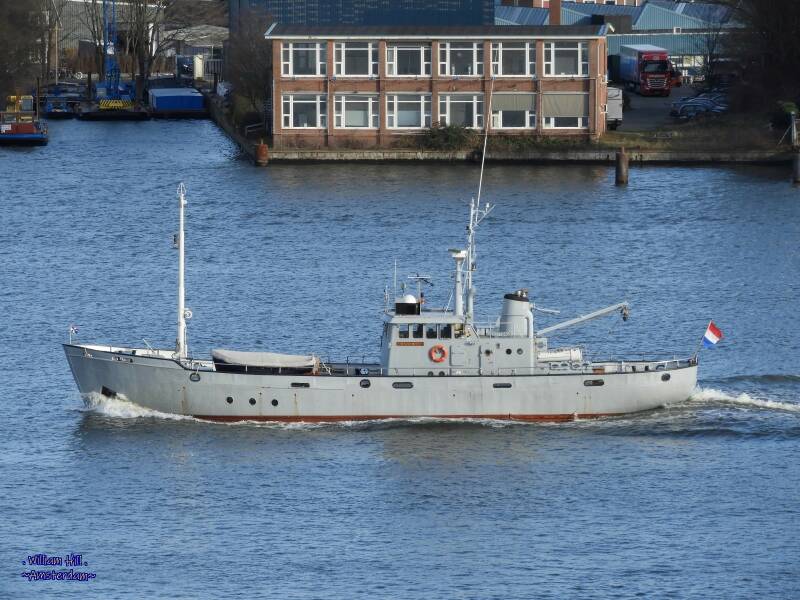 (18.01)  a sunny day   'Waddenzee' ex navy buoylayer