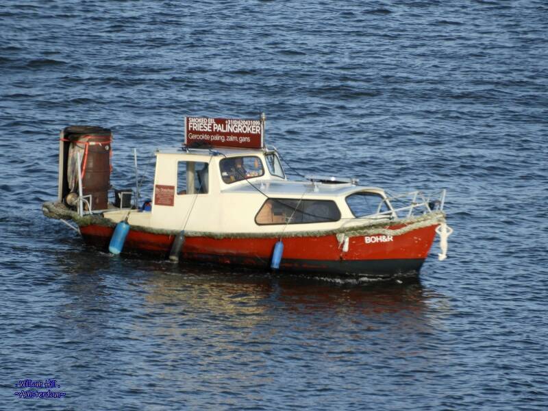 (18.01)   Smoked eel and salmon seller