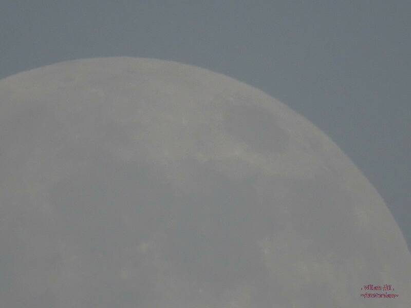 (19.01)  zoom to the moon