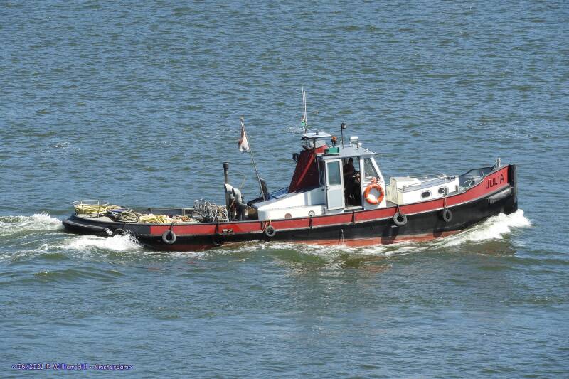 tug JULIA