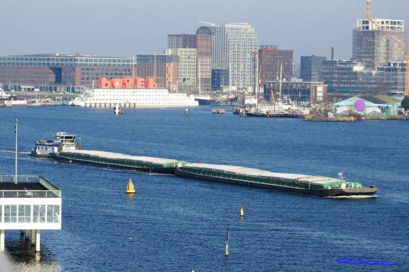 FRISIAN with barges