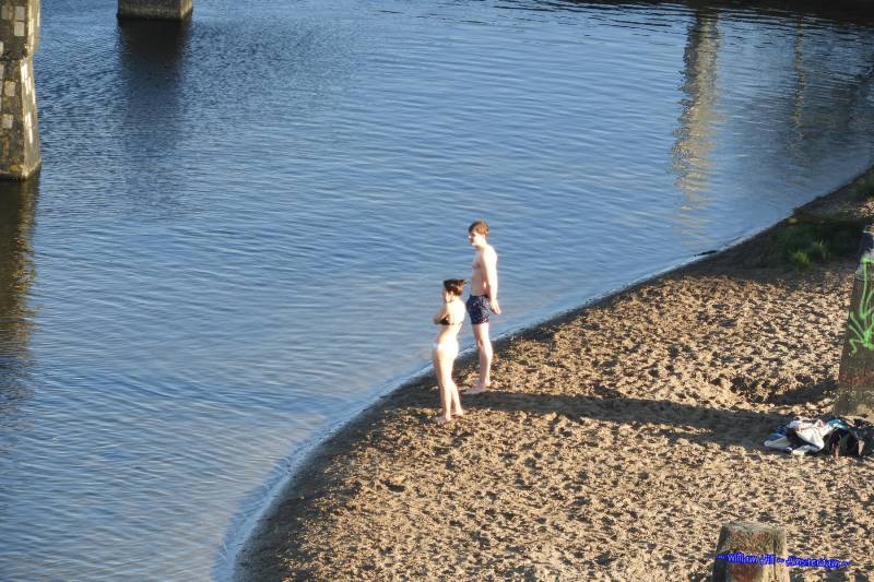 (07), 15:45 - Lunatics