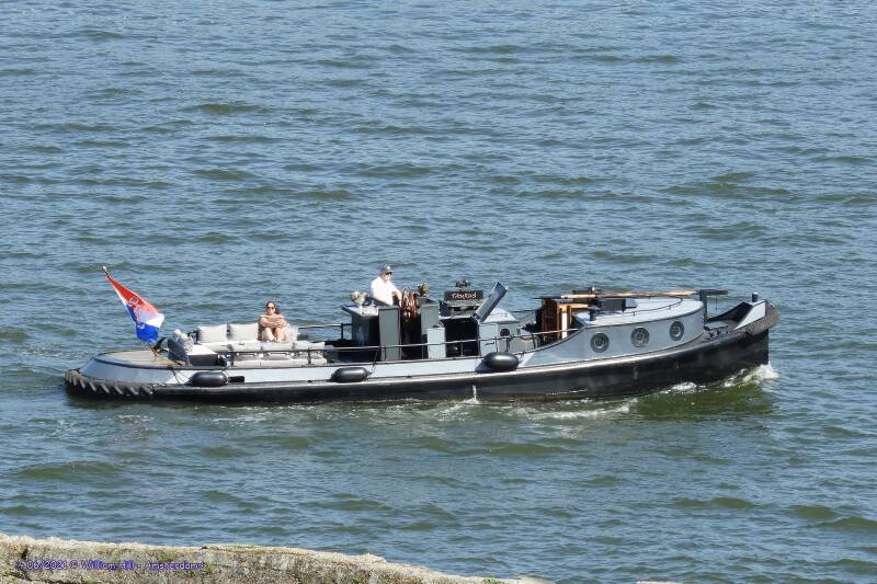 ex-tug/pleasureboat TAURUS