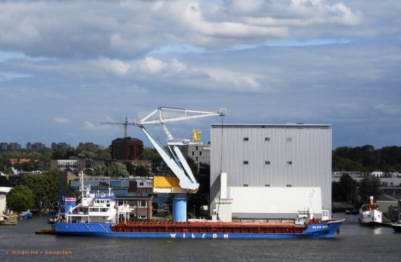 WILSON HOOK &amp; MAJA SKYFALL @ OMYA