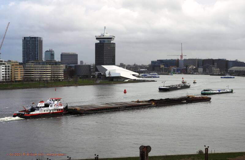 pushingboat HERKULES IX with barges