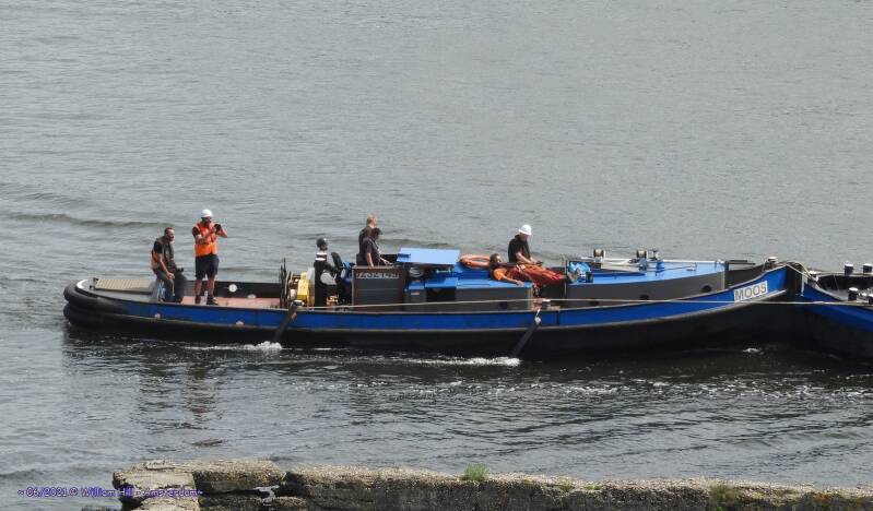 tug/workship MOOS, taking pictures