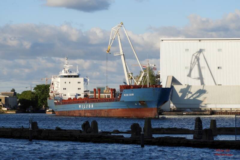 WILSON SKAW ready to depart, turning