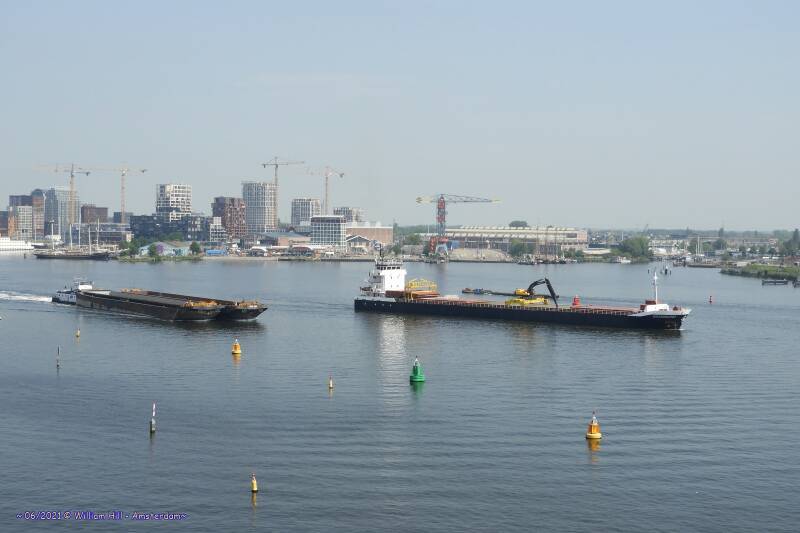 KRABBSUND and pusher DALTON with two barges