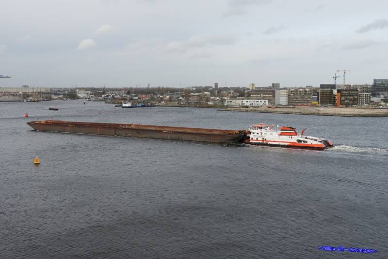 (18)  -  VEERHAVEN XI with 4 barges