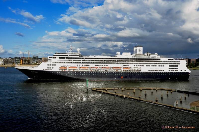 ROTTERDAM passing the old pier STENENHOOFD