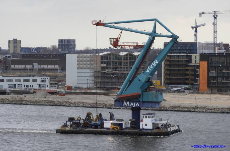 (20)  -  MAJA crane ENTERPRISE arrives