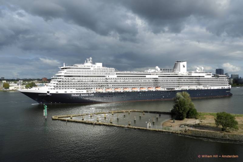 NW STATENDAM passing the old pier STENENHOOFD