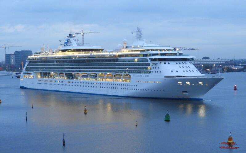 (31) - BRILLIANCE of the SEAS  arrives at 5.05 in the morning