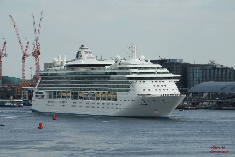at 17.00 BRILLIANCE of the SEAS departs again