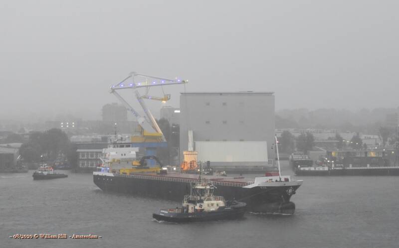 a hard wind makes the call an assistent