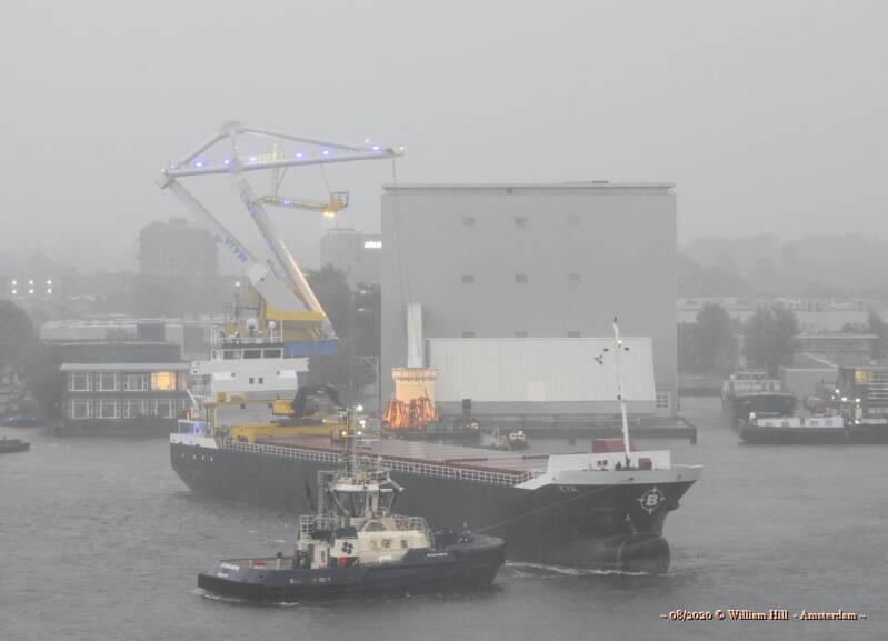 Svitzer AMSTEL assisting with the turnaround