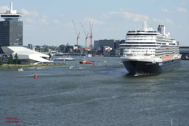 the guiding PA is very busy 