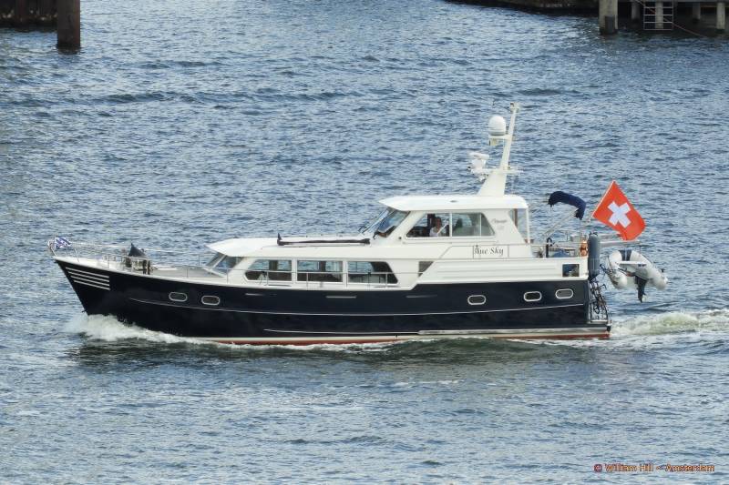 Pleasureboat BLUE SKY