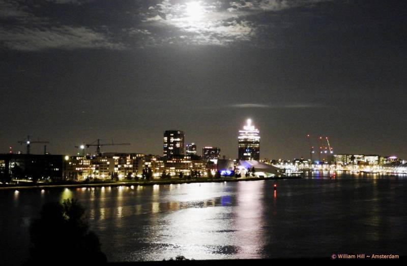 and a minute later, 22:11