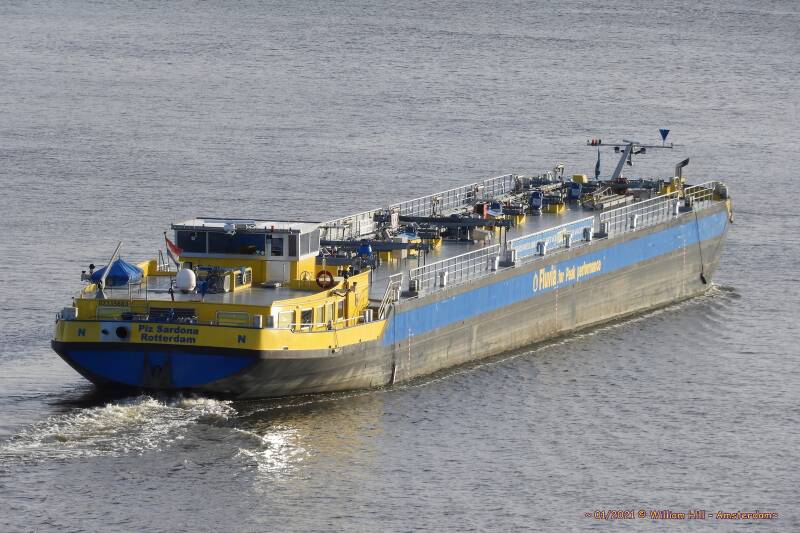 tanker PIZ SARDONA