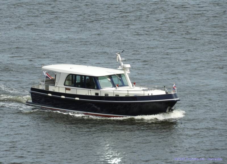 (pleasureboat) DENEB