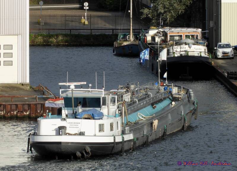 IJSSELMONDE with shipdog