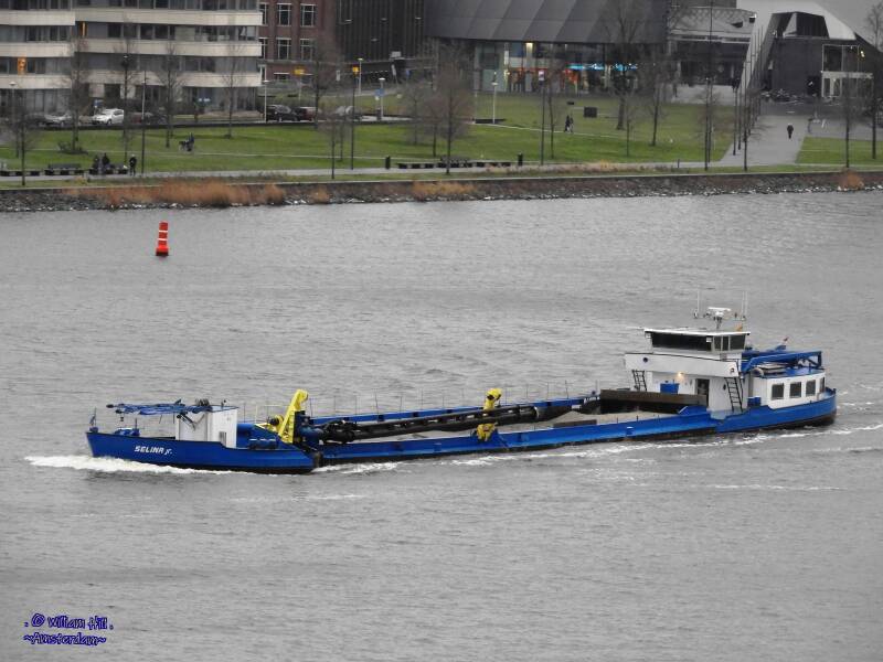(03)  dredger 'Selina jr.'