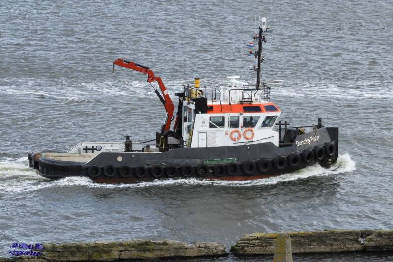(07)  tug 'Dancing Water'