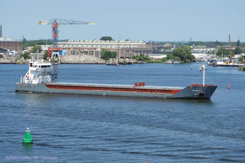 coaster KVITSAND arriving