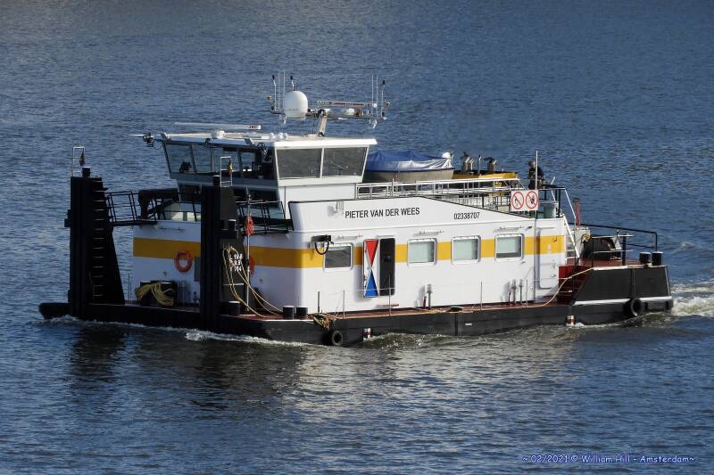 pushingboat PIETER van der WEES