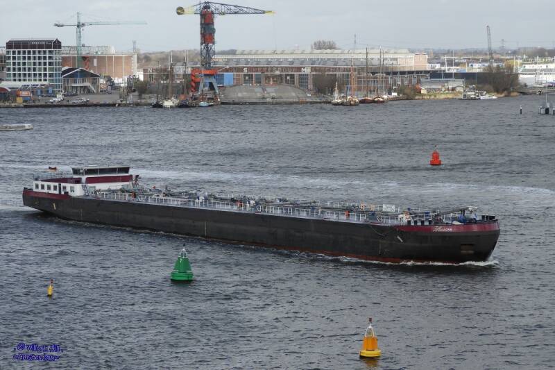 (07)  tanker 'Illusion'