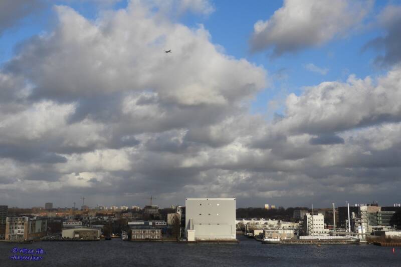 (07)  and as always with much wind, the airplanes come over here