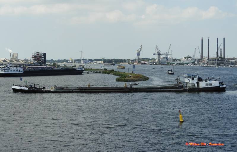 'Hinte' going into harbor