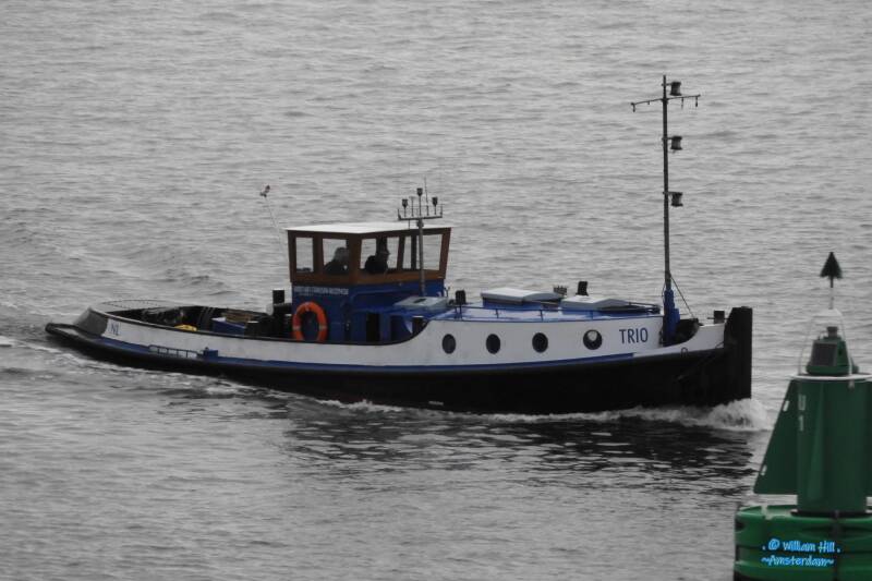 (09)   tug 'Trio'