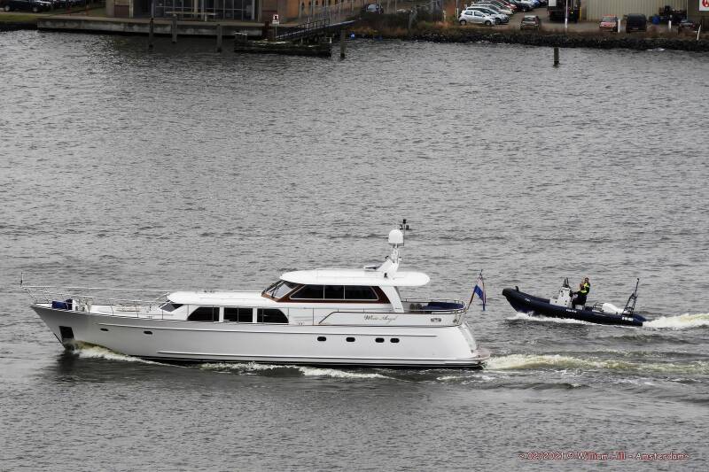 23, pleasureboat WHITE ANGEL