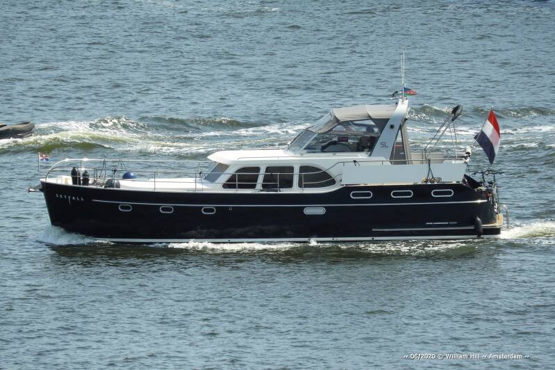 pleasureboat SKYFALL