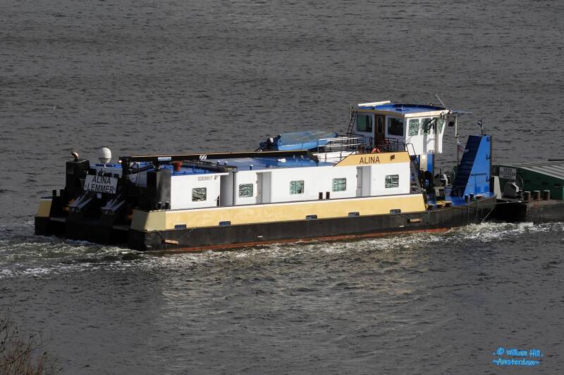 (09)  pushboat 'Alina'