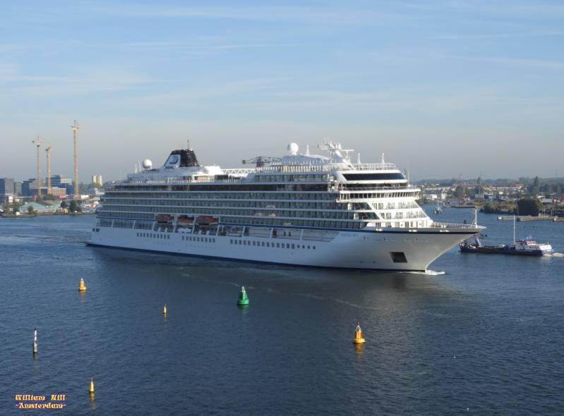 passengership 'Viking Sky'  (228x28m)