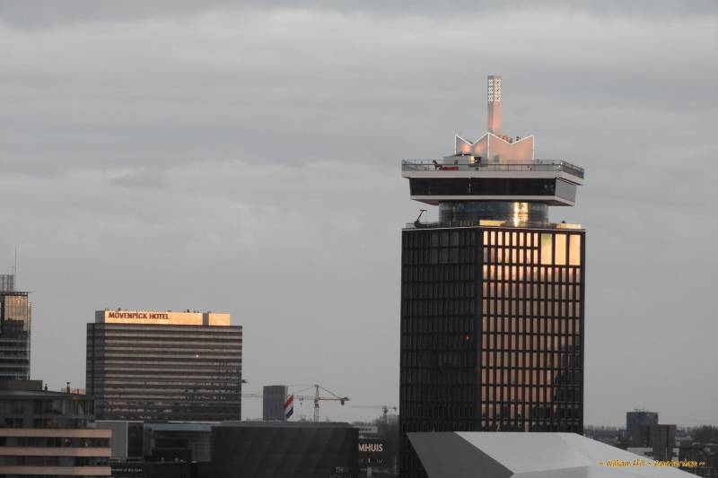 empty at the tower, after 18.00 all catering had to close because of Corona