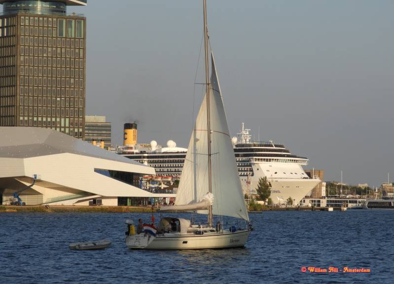 with sailboat 'Libertempo'