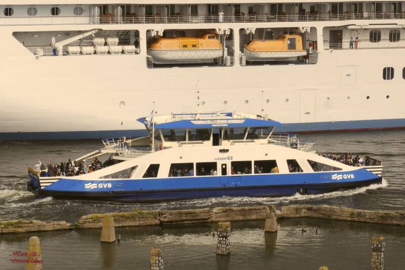 passing ferry IJVEER 62