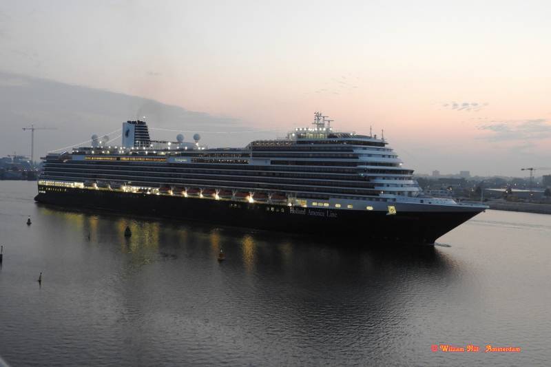 05:19, Koningsdam arrives