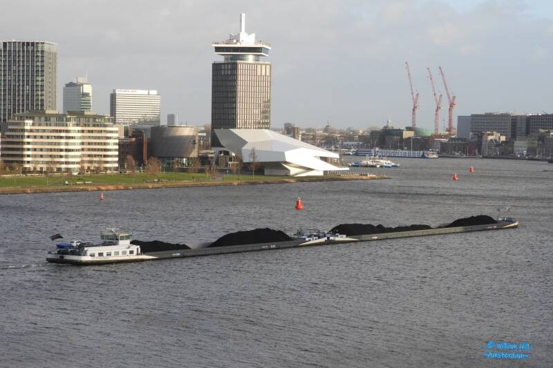 double ship 'Independent'  blown a bit away