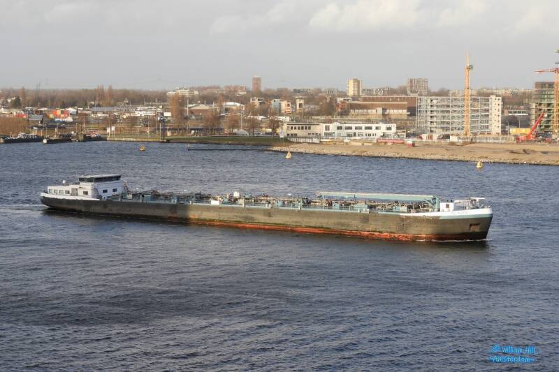 (13)  and tanker 'Aladin'  has too the wind from the side