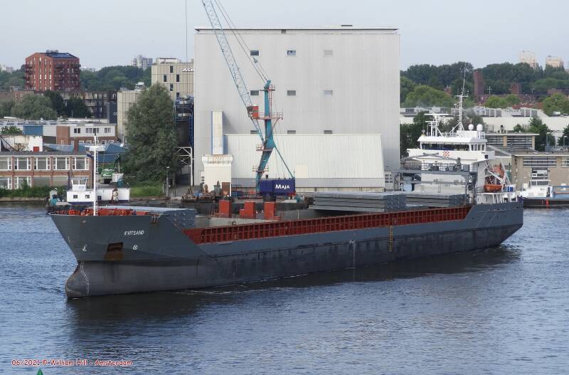 in real it goes faster but pictures.. ah well you get the picture